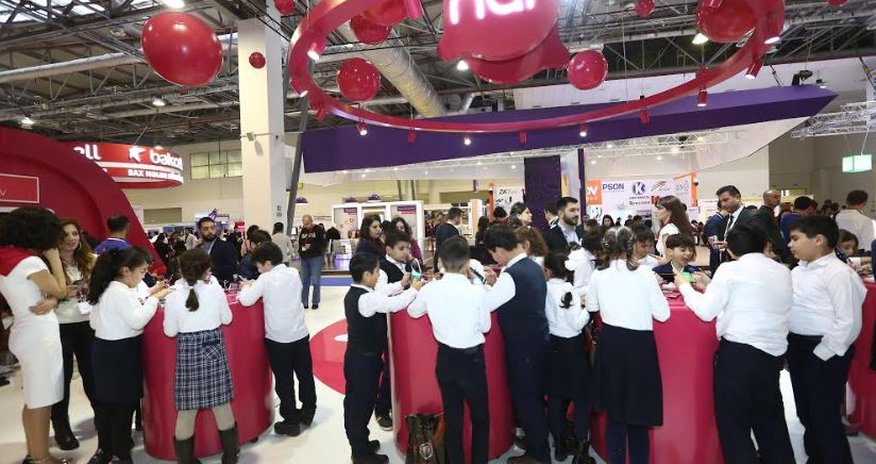 Компания Bakcell награждена за «Лучшее представление стенда» на Bakutel 2018 Компания Bakcell награждена за «Лучшее представление стенда» на Bakutel 2018