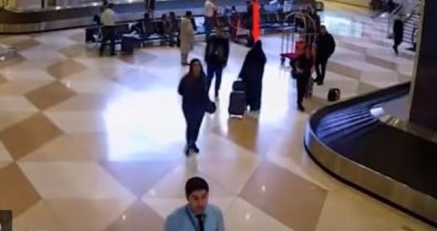 Dubaydan gələn ər-arvadın aereportda telefon "ssenari"si - VİDEO Dubaydan gələn ər-arvadın aereportda telefon "ssenari"si - VİDEO