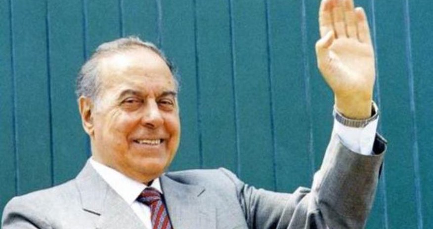 Heydər Əliyev tribunaya çıxdı, hamı heyrət içində idi və... - Pastuxov tarixi faktları açdı Heydər Əliyev tribunaya çıxdı, hamı heyrət içində idi və... - Pastuxov tarixi faktları açdı