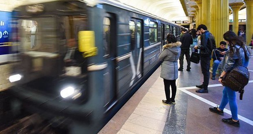 Bakı metrosunda qızı vurub qatardan platformaya salan gəncdən xəbər var Bakı metrosunda qızı vurub qatardan platformaya salan gəncdən xəbər var