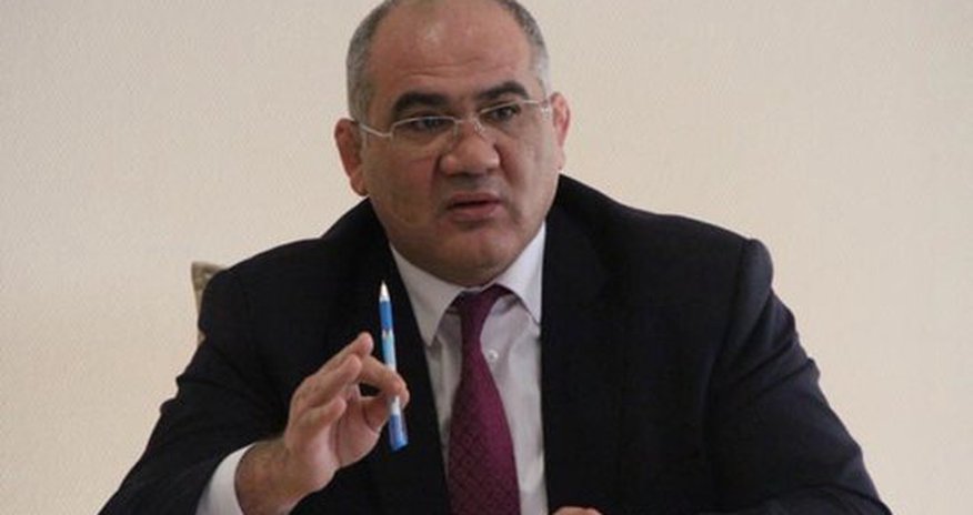 Daha bir vəzifədə olan şəxs istefa verir? Daha bir vəzifədə olan şəxs istefa verir?