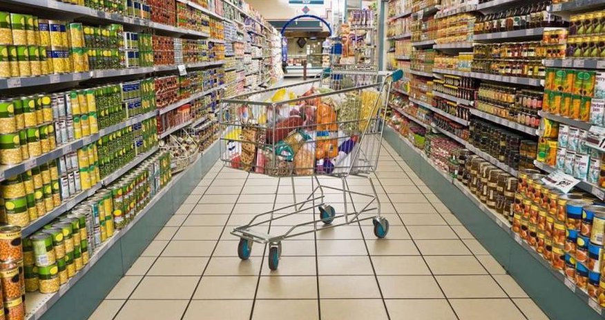 Bakıda qorxulu anlar: lüks avtomobil hipermarketə girdi - FOTO Bakıda qorxulu anlar: lüks avtomobil hipermarketə girdi - FOTO
