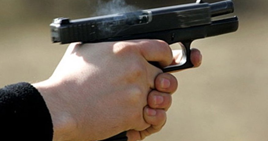 Bakıda iş adamı maşınında güllələndi Bakıda iş adamı maşınında güllələndi