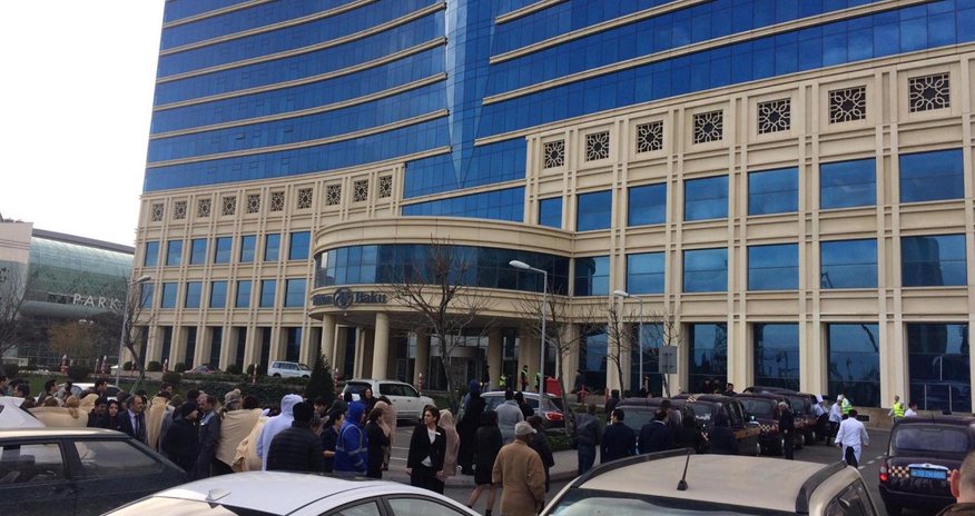 Bakıda "Hilton" hoteldə yanğın - FOTOLAR Bakıda "Hilton" hoteldə yanğın - FOTOLAR