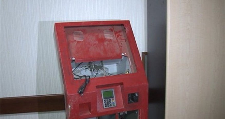 Azərbaycanda ödəmə terminalından külli miqdarda pul oğurlandı Azərbaycanda ödəmə terminalından külli miqdarda pul oğurlandı