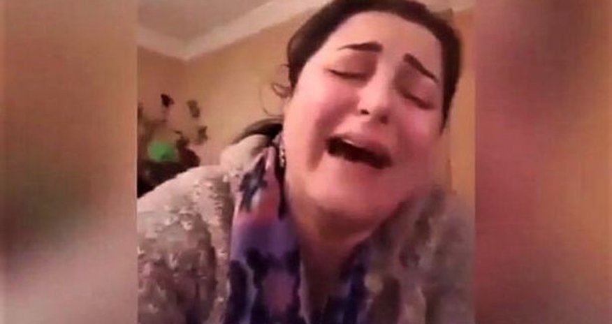 Yasında "selfi" çəkilən qadının oğlu danışdı: "O videonu ona görə çəkmişdik ki..." Yasında "selfi" çəkilən qadının oğlu danışdı: "O videonu ona görə çəkmişdik ki..."
