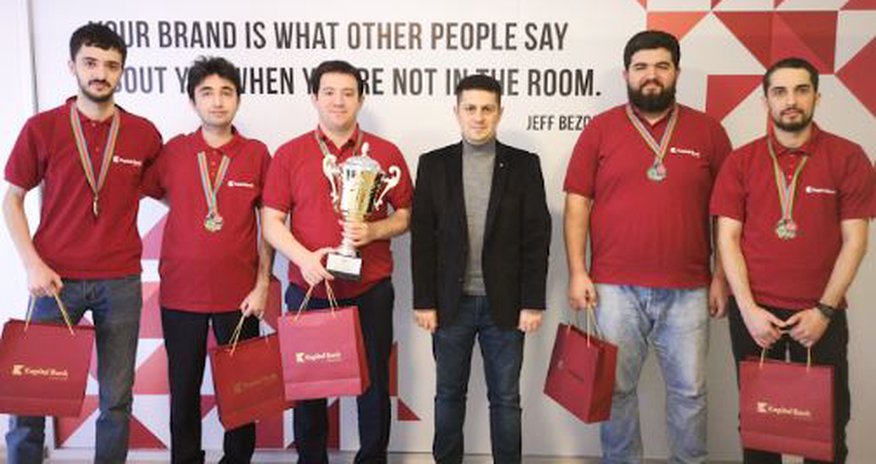 Kapital Bank наградил победителя игр «Брэйн Ринг» Kapital Bank наградил победителя игр «Брэйн Ринг»