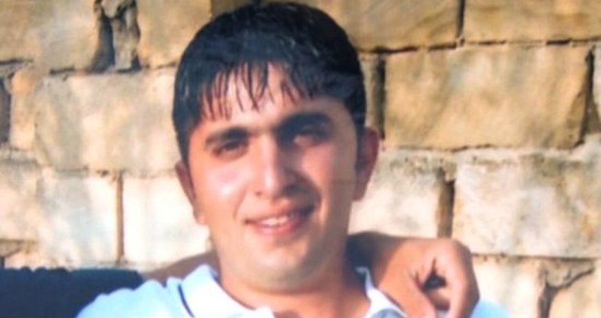 Kafe qarşısında öldürülən gəncin dayısı danışdı: "Qətlə yetirəni tanıyırıq" - VİDEO Kafe qarşısında öldürülən gəncin dayısı danışdı: "Qətlə yetirəni tanıyırıq" - VİDEO