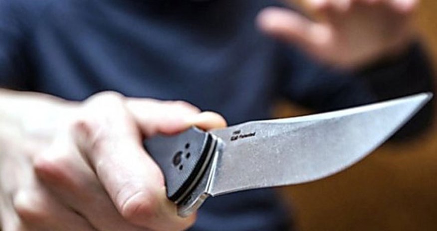 15 yaşlı oğlan qardaşını ürəyindən bıçaqlayıb öldürdü 15 yaşlı oğlan qardaşını ürəyindən bıçaqlayıb öldürdü