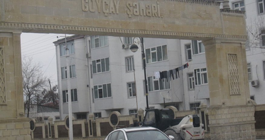 İcra başçısı göyçaylıların gününü “göy əski”yə büküb İcra başçısı göyçaylıların gününü “göy əski”yə büküb