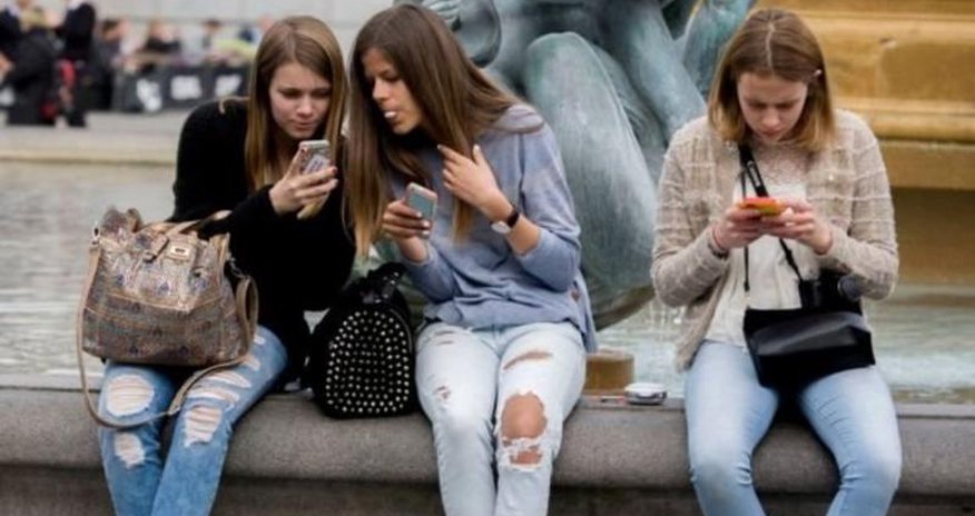 “Facebook” istifadəçilərinə şad xəbər: bu şəxslərə hər ay pul ödəniləcək “Facebook” istifadəçilərinə şad xəbər: bu şəxslərə hər ay pul ödəniləcək