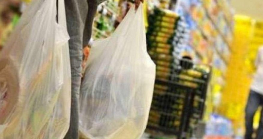 Mağazalarda sellofan torbaların pulla satışına başlanıldı Mağazalarda sellofan torbaların pulla satışına başlanıldı