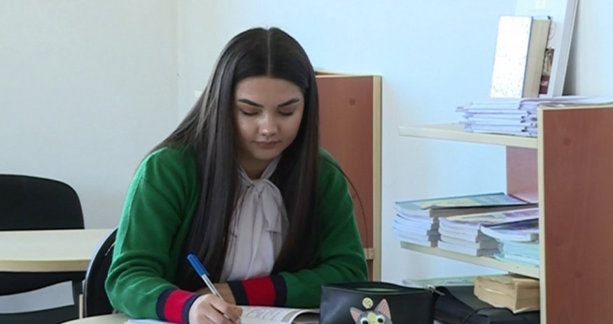 Qubanın dağ kəndində müəllim işləyən bu bakılı qızı siz də tanıyın - VİDEO Qubanın dağ kəndində müəllim işləyən bu bakılı qızı siz də tanıyın - VİDEO
