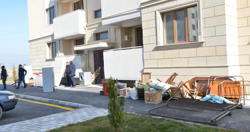 Məcburi köçkün ailələrinə yeni mənzillər verilir Məcburi köçkün ailələrinə yeni mənzillər verilir