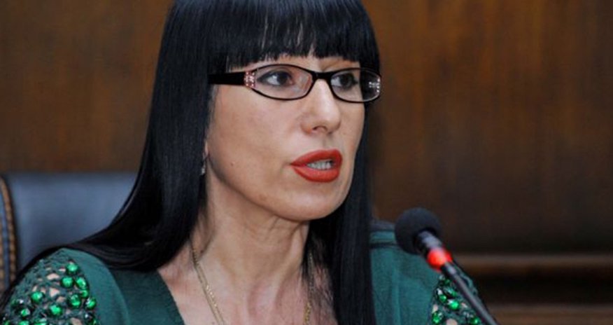 Erməni qadın deputat modelliyə başlayır Erməni qadın deputat modelliyə başlayır