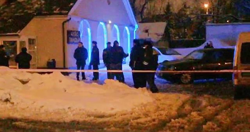 Moskvada çeçenlər azərbaycanlının kafesinə silahlı hücum ediblər, 10 nəfər yaralanıb Moskvada çeçenlər azərbaycanlının kafesinə silahlı hücum ediblər, 10 nəfər yaralanıb