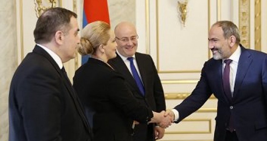 Министр обороны Грузии на переговорах с Пашиняном Министр обороны Грузии на переговорах с Пашиняном