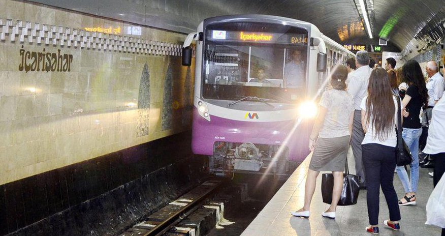 Bakı metrosunda həyacan: Sərnişin dolu qatar tuneldə qaldı Bakı metrosunda həyacan: Sərnişin dolu qatar tuneldə qaldı