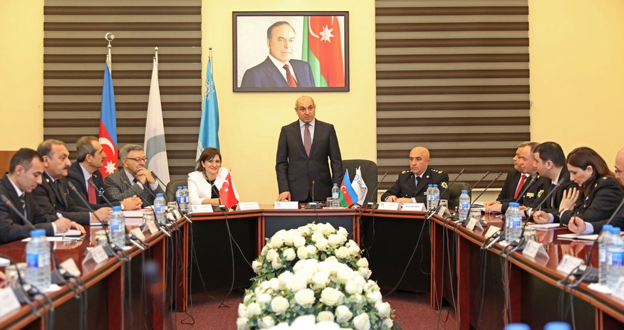 Dövlət Gömrük Komitəsinin Akademiyası və Türk Standartları İnstitutunun Azərbaycandakı nümayəndəliyi arasında saziş imzalanıb Dövlət Gömrük Komitəsinin Akademiyası və Türk Standartları İnstitutunun Azərbaycandakı nümayəndəliyi arasında saziş imzalanıb