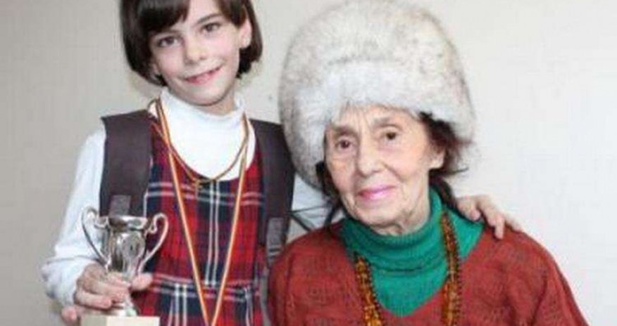 Девочка, которую мама родила в 67 лет выросла и стала настоящей красавицей - ФОТО Девочка, которую мама родила в 67 лет выросла и стала настоящей красавицей - ФОТО