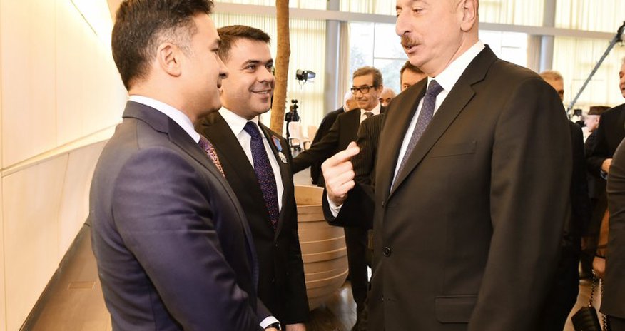 Sənətçilərin prezidentlə görüşündən - FOTOLAR Sənətçilərin prezidentlə görüşündən - FOTOLAR