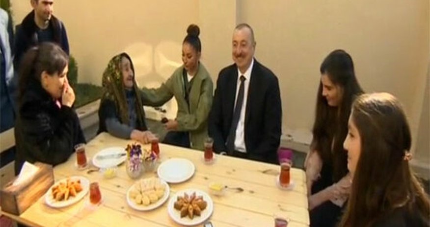 Prezident növbəti dəfə Saray nənəylə görüşdü Prezident növbəti dəfə Saray nənəylə görüşdü