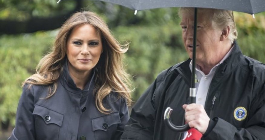 Трамп «забыл» жену на пороге Белого дома - ВИДЕО Трамп «забыл» жену на пороге Белого дома - ВИДЕО