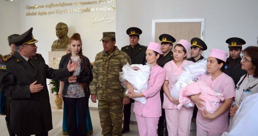 Azərbaycanlı hərbçinin ailəsində xoş gün: 12 ildən sonra... Azərbaycanlı hərbçinin ailəsində xoş gün: 12 ildən sonra...
