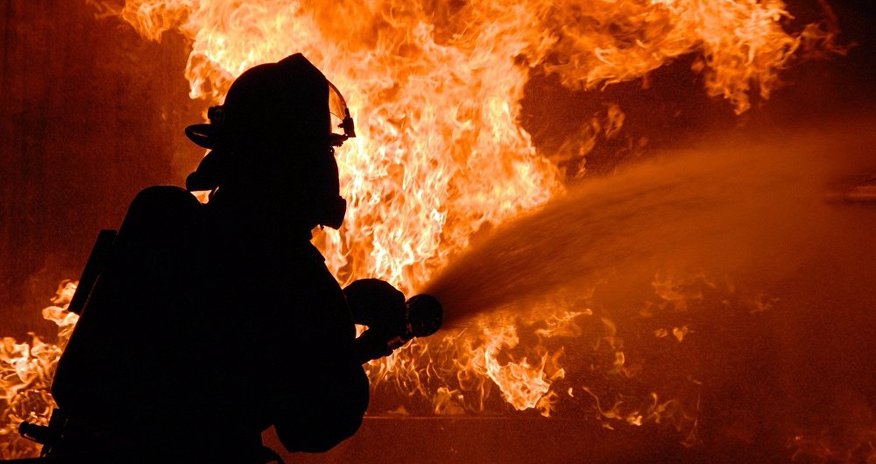 Страшный пожар в бакинском кафе, эвакуировано 12 человек Страшный пожар в бакинском кафе, эвакуировано 12 человек