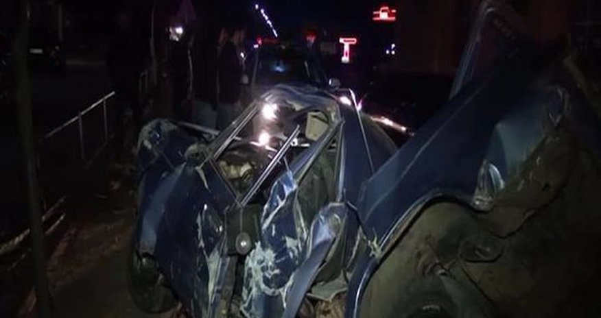 В Товузе автомобиль врезался в электростолб В Товузе автомобиль врезался в электростолб