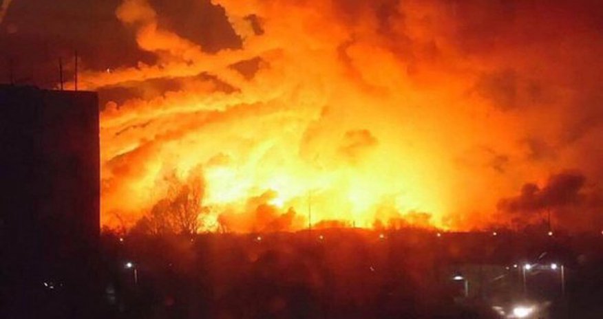 В Японии неизвестные взорвали военный склад США В Японии неизвестные взорвали военный склад США