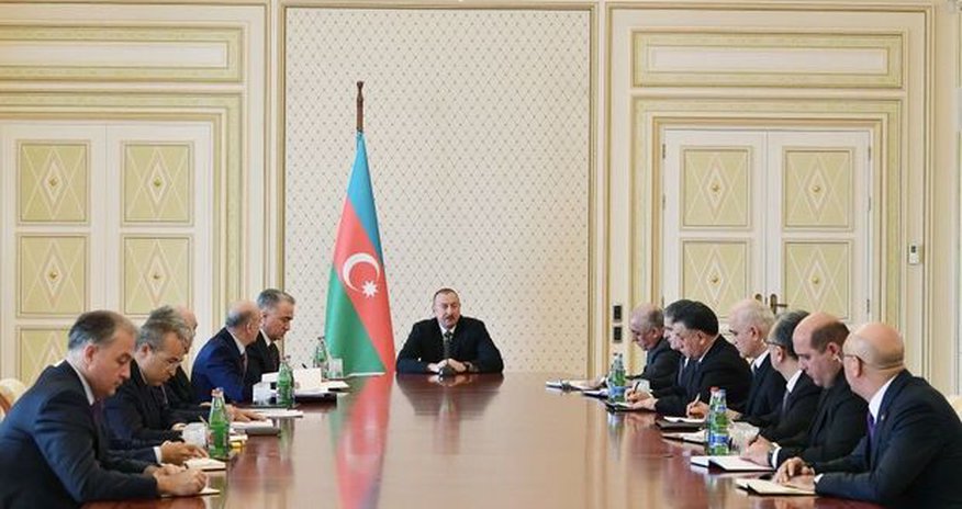 İlham Əliyev “Diqlas”dakı yanğınla bağlı müşavirə keçirdi İlham Əliyev “Diqlas”dakı yanğınla bağlı müşavirə keçirdi