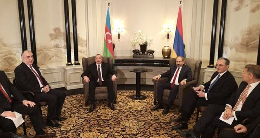 Azərbaycan Prezidenti ilə Ermənistan baş nazirinin görüşü başladı Azərbaycan Prezidenti ilə Ermənistan baş nazirinin görüşü başladı