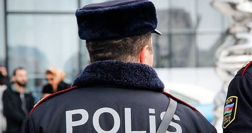 В Баку попрошайка хотел себя поджечь: пострадали полицейские В Баку попрошайка хотел себя поджечь: пострадали полицейские
