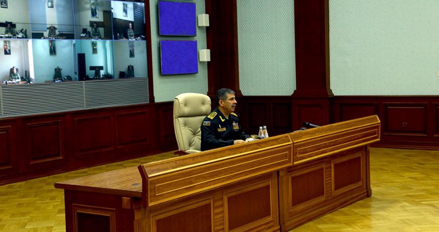 Министр обороны провел служебное совещание - ФОТО Министр обороны провел служебное совещание - ФОТО