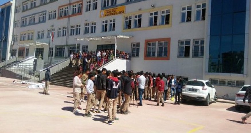 Türkiyədə məktəbdə dəhşət - Şagird 11 sinif yoldaşını zəhərlədi - FOTO Türkiyədə məktəbdə dəhşət - Şagird 11 sinif yoldaşını zəhərlədi - FOTO