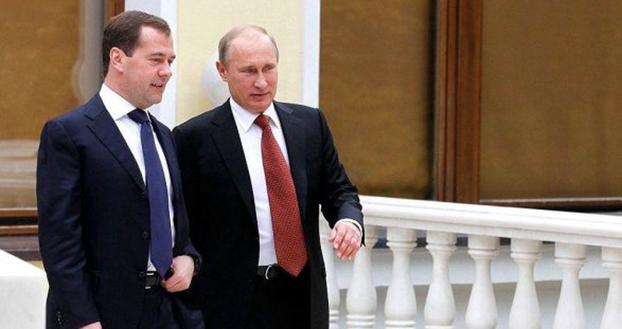 Путин и Медведев раскрыли свои доходы Путин и Медведев раскрыли свои доходы