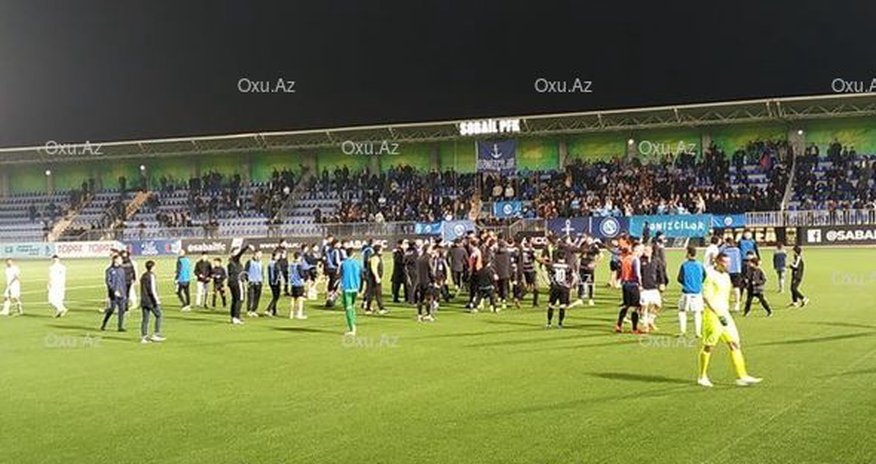Bayılda ara qarışdı: Polis meydana daxil oldu - VİDEO Bayılda ara qarışdı: Polis meydana daxil oldu - VİDEO