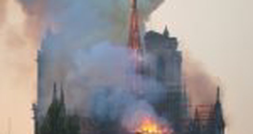 Parisdə dəhşət - Notr-Dam kilsəsi yanır - FOTO/Canlı yayım Parisdə dəhşət - Notr-Dam kilsəsi yanır - FOTO/Canlı yayım
