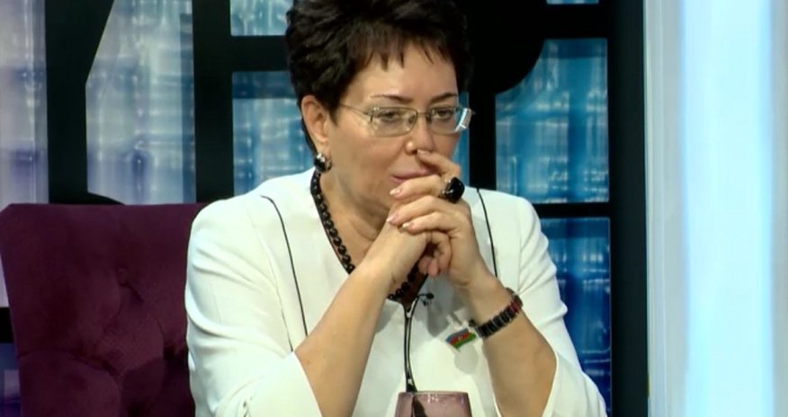 Elmira Axundova etiraf etdi: "İnstitutu atıb səhnəyə getmək istəyirdim" - VİDEO Elmira Axundova etiraf etdi: "İnstitutu atıb səhnəyə getmək istəyirdim" - VİDEO