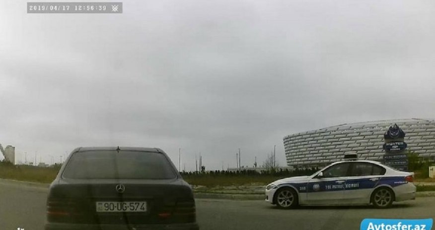 Sürücü yol polisini görüb qorxdu: qəza baş verdi - VİDEO Sürücü yol polisini görüb qorxdu: qəza baş verdi - VİDEO