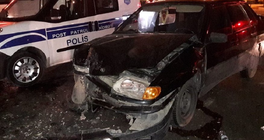 Sükan arxasında ürəktutma keçirən sürücü qəzaya səbəb olub - VİDEO Sükan arxasında ürəktutma keçirən sürücü qəzaya səbəb olub - VİDEO