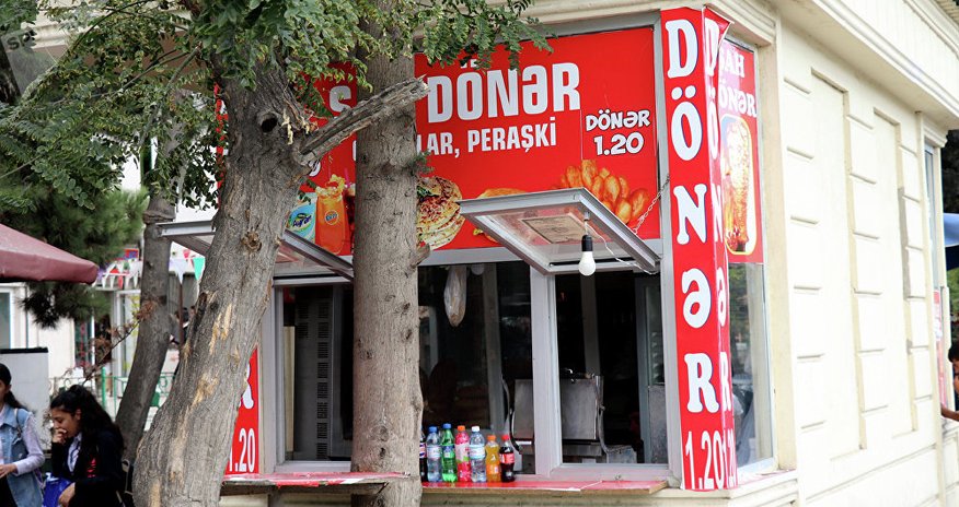 Toyuq dönəri satışına qoyulan qadağa götürüldü Toyuq dönəri satışına qoyulan qadağa götürüldü