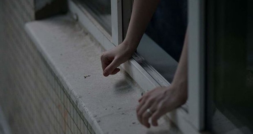 В Баку девочка-подросток выбросилась из окна В Баку девочка-подросток выбросилась из окна
