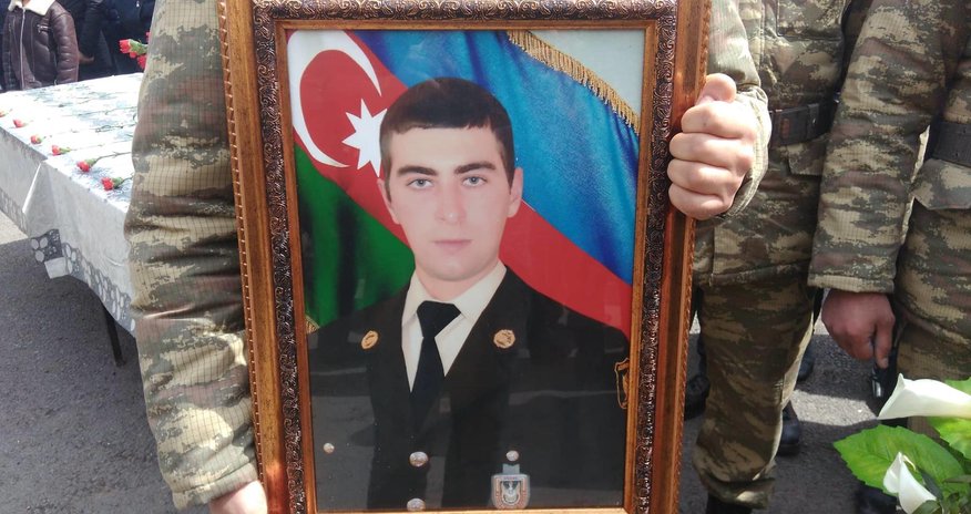 Qar uçqununa düşən hərbçimiz dəfn olundu - FOTOLAR Qar uçqununa düşən hərbçimiz dəfn olundu - FOTOLAR