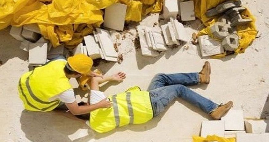 Bakıda fəhlə bir binadan digərinə keçmək istədi - Faciəli şəkildə öldü Bakıda fəhlə bir binadan digərinə keçmək istədi - Faciəli şəkildə öldü