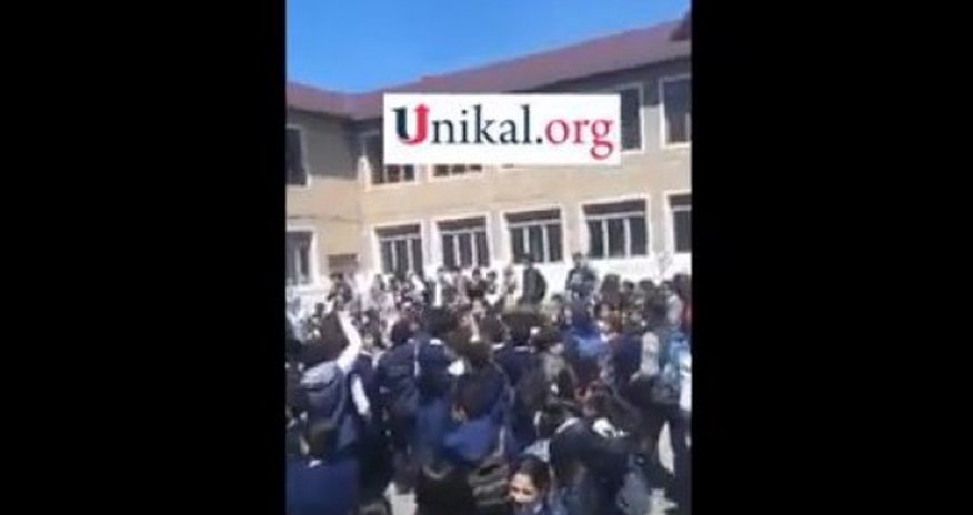 Nazirlikdən etiraz aksiyası keçirən şagirdlərlə bağlı açıqlama - VİDEO Nazirlikdən etiraz aksiyası keçirən şagirdlərlə bağlı açıqlama - VİDEO