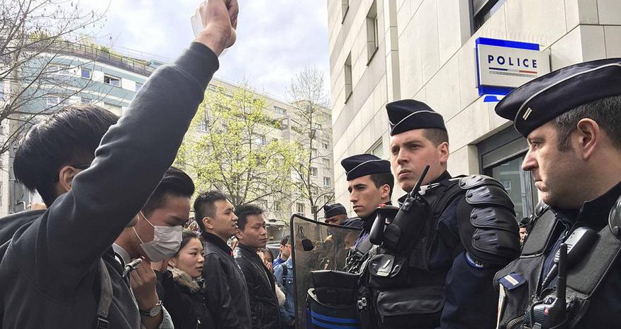 В Париже начались столкновения демонстрантов с полицией В Париже начались столкновения демонстрантов с полицией