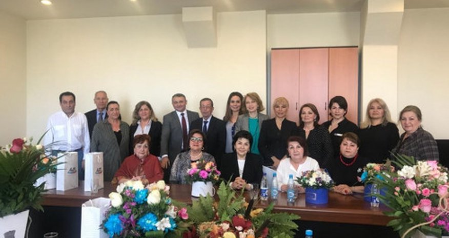 AzTV sədri tanınmış diktorları kanala geri çağırdı AzTV sədri tanınmış diktorları kanala geri çağırdı
