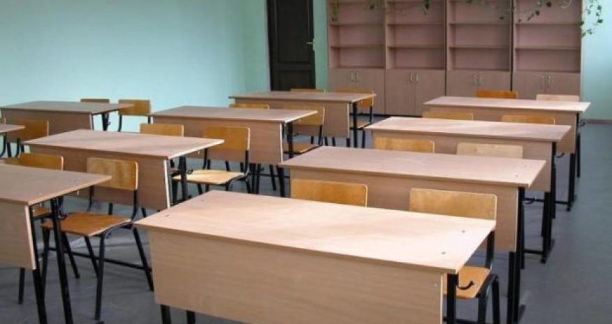 В столице подростки совершили кражу в школе В столице подростки совершили кражу в школе